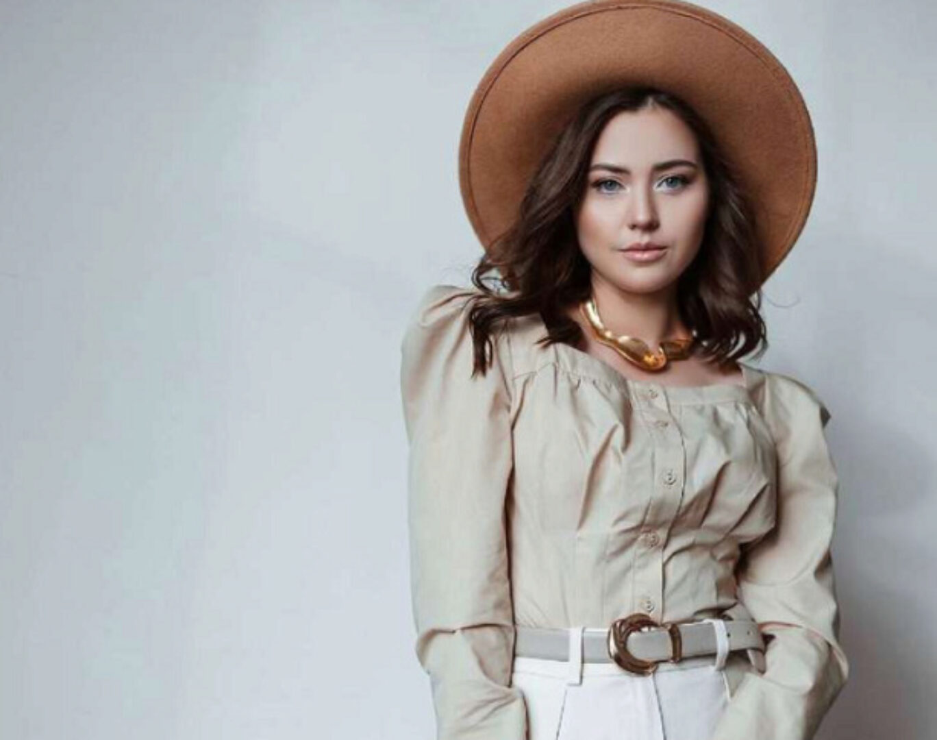 Женское позирование классическое (Полина Дятлова)