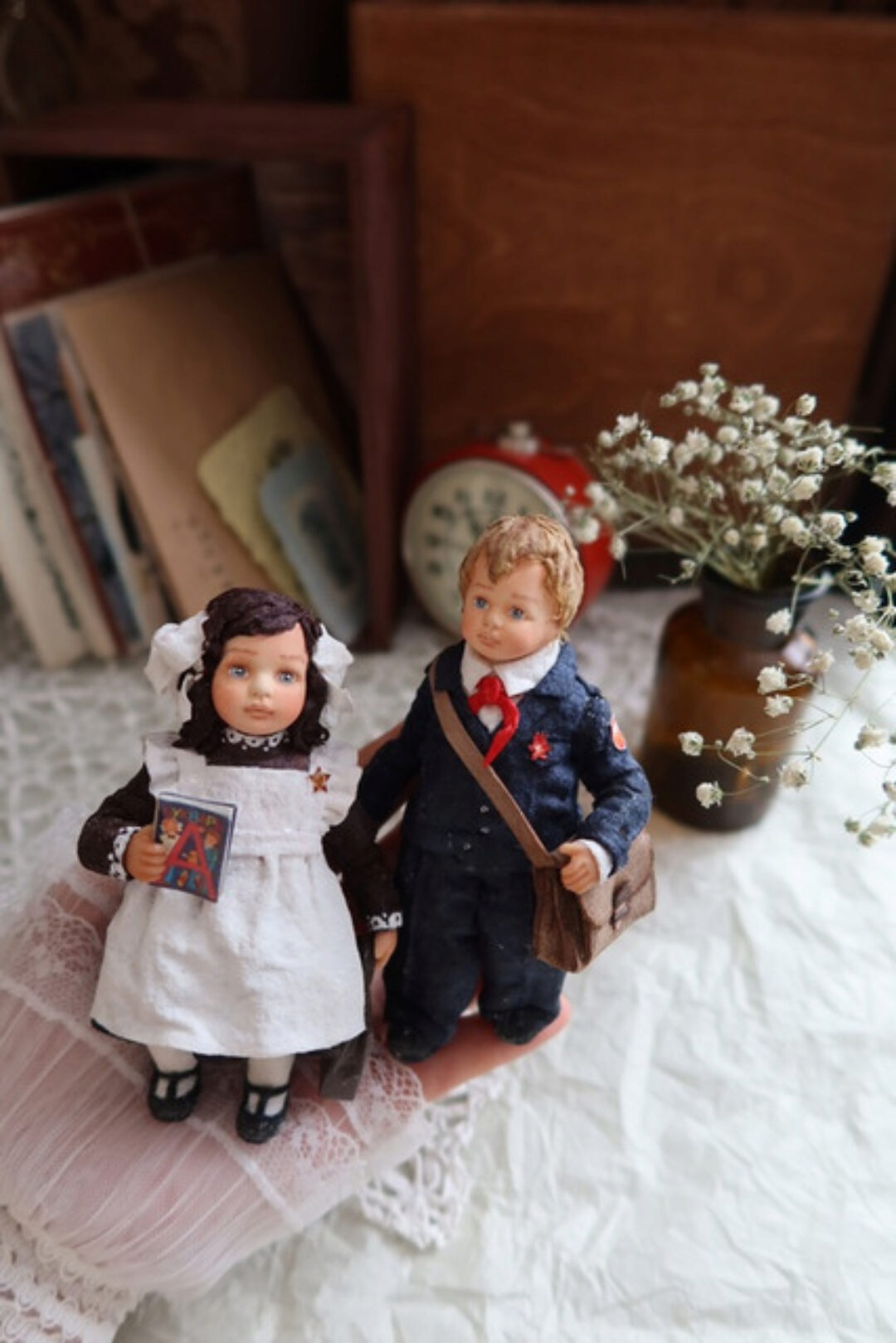 Школьники два образа. Без росписи лица (Анна Ульянова)