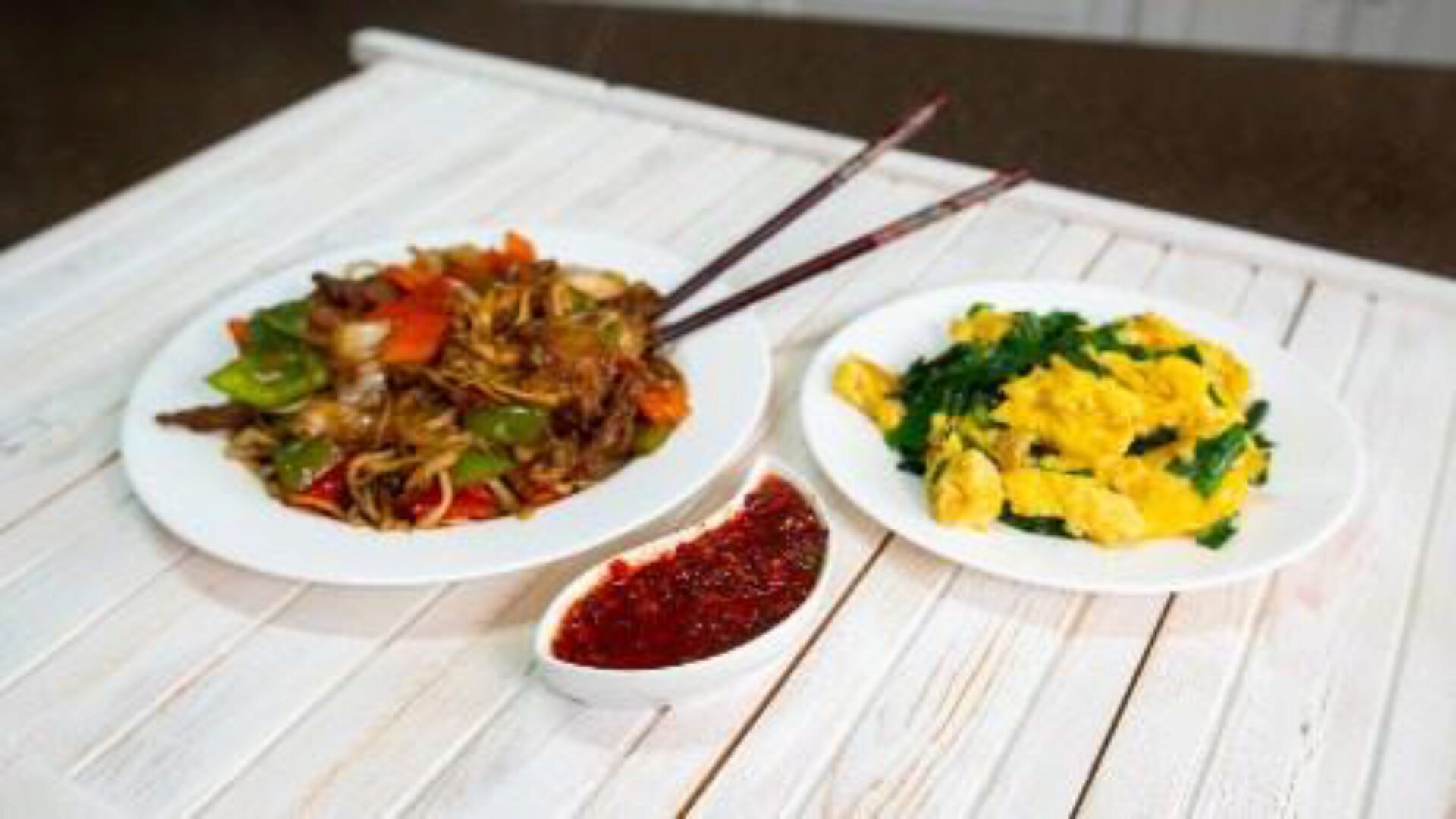 Восточная кухня на каждый день. 15 видов лагмана, плов, самса и другие блюда Востока. 30 блюд за 30 дней (Кулинарная школа Кухня'S)