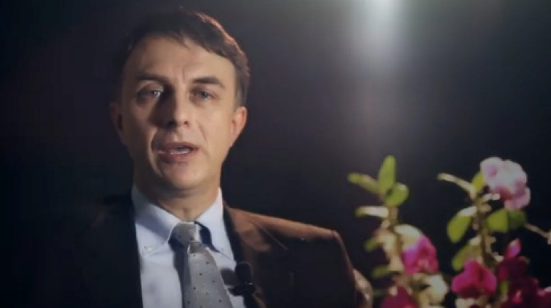 Невербальный гипноз, месмеризм, магнетизм, фасцинация (видео). Часть 1 из 2 (Marco Paret)