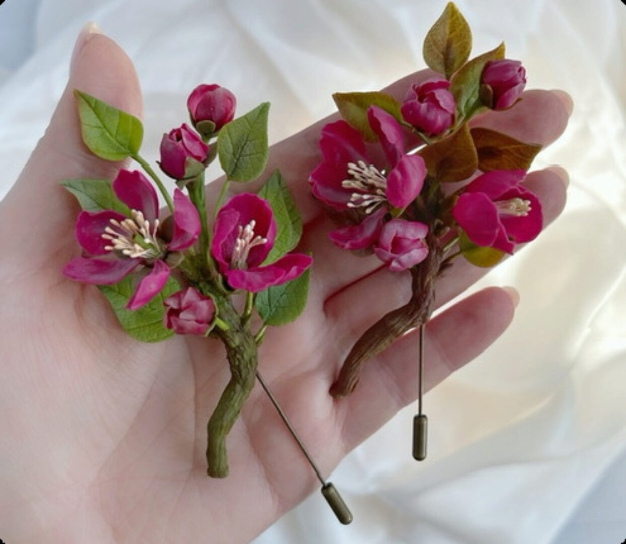 Брошь Веточка яблони (Наталья Семиряд)