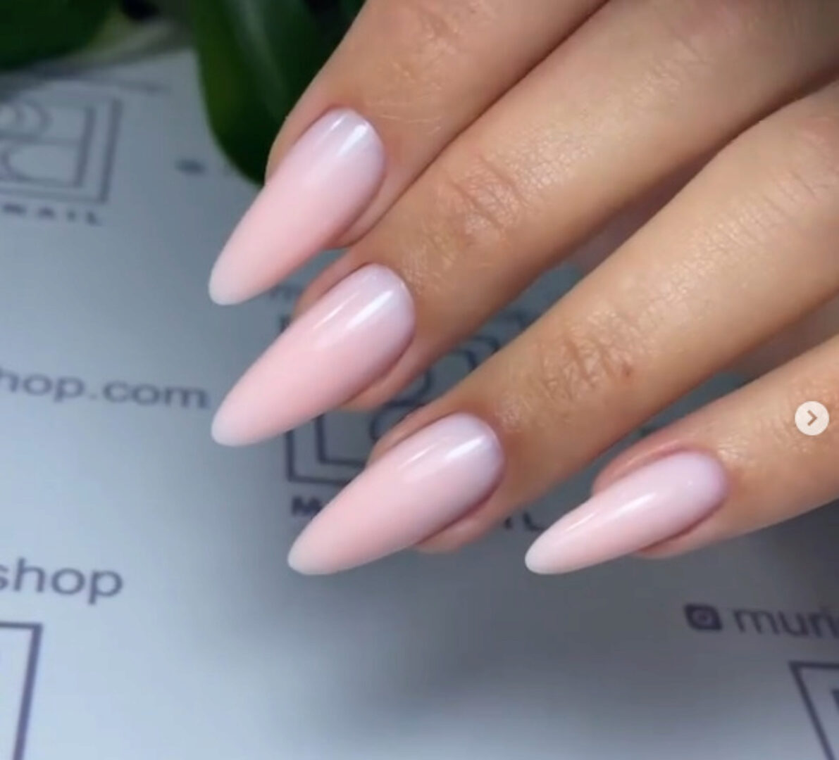 Салонное моделирование «Форма миндаль» в технике без опила (murievamadina)