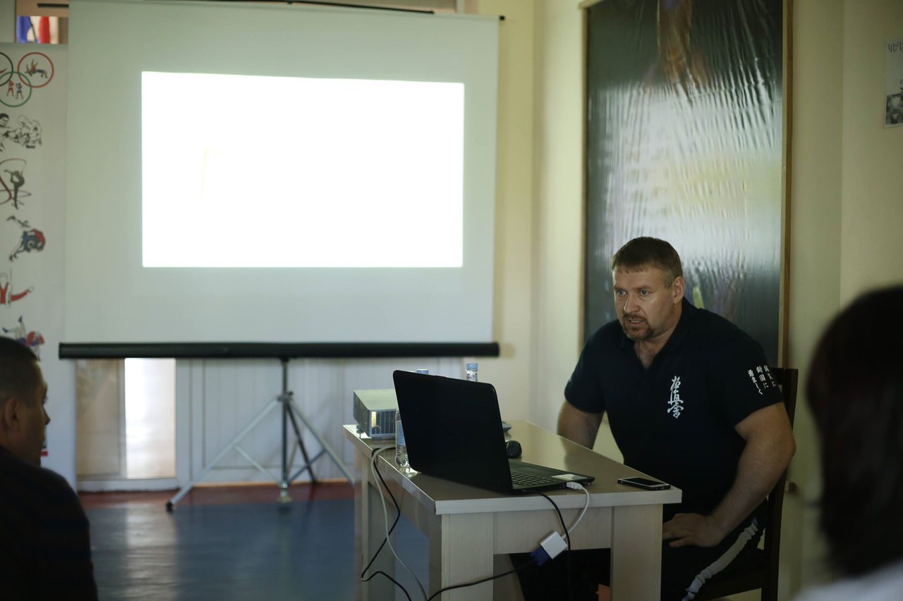 Физическая подготовка в спортивных единоборствах (Андрей Антонов, Василий Волков)